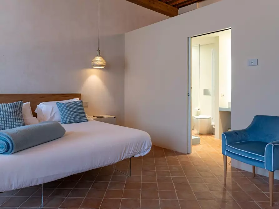Immagine 25 di Casa colonica in vendita  a Camaiore