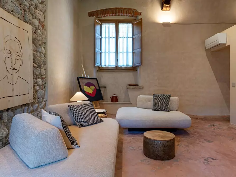 Immagine 14 di Casa colonica in vendita  a Camaiore