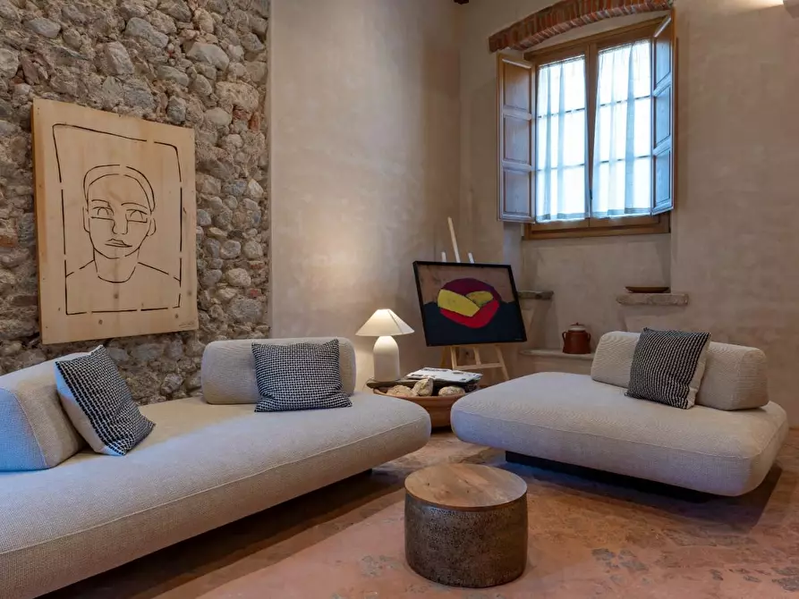 Immagine 12 di Casa colonica in vendita  a Camaiore