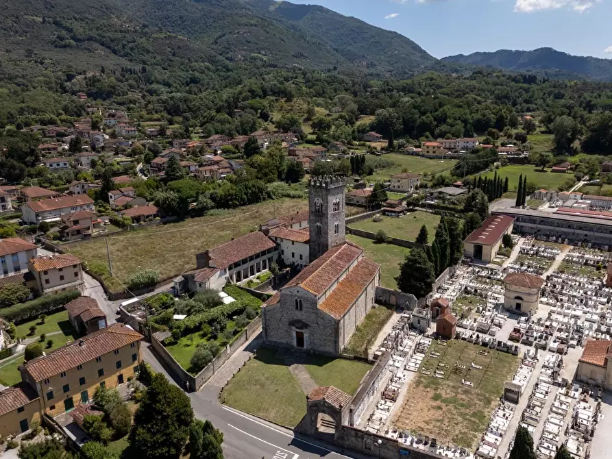 Immagine 44 di Casa colonica in vendita  a Camaiore