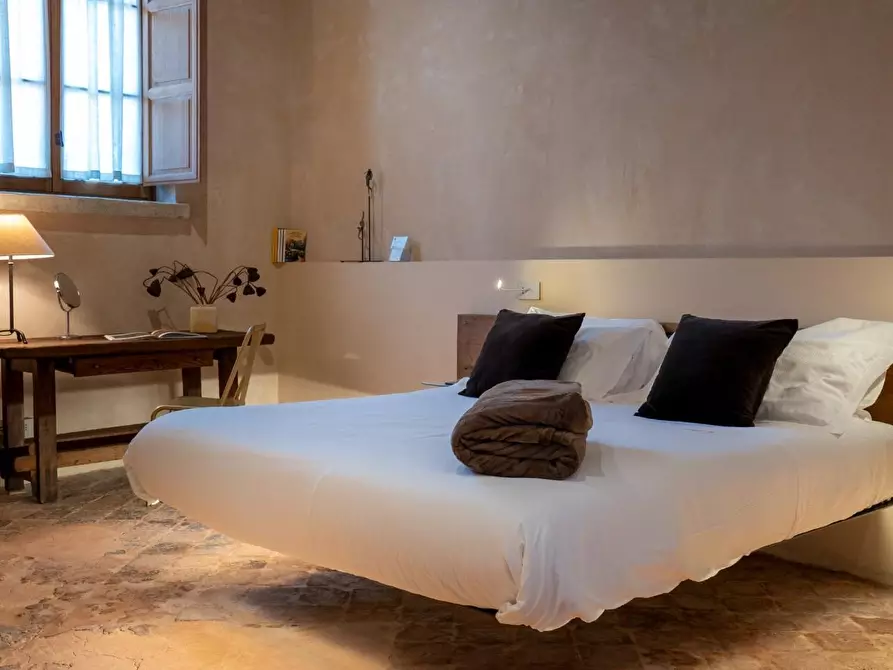 Immagine 20 di Casa colonica in vendita  a Camaiore