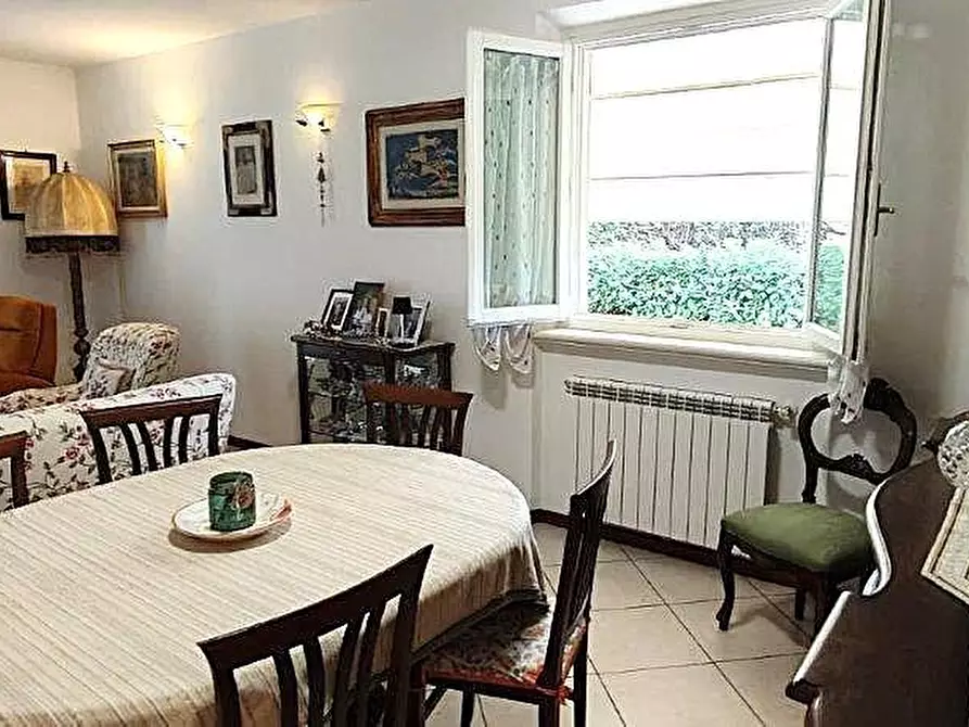 Immagine 3 di Casa bifamiliare in vendita  a Camaiore
