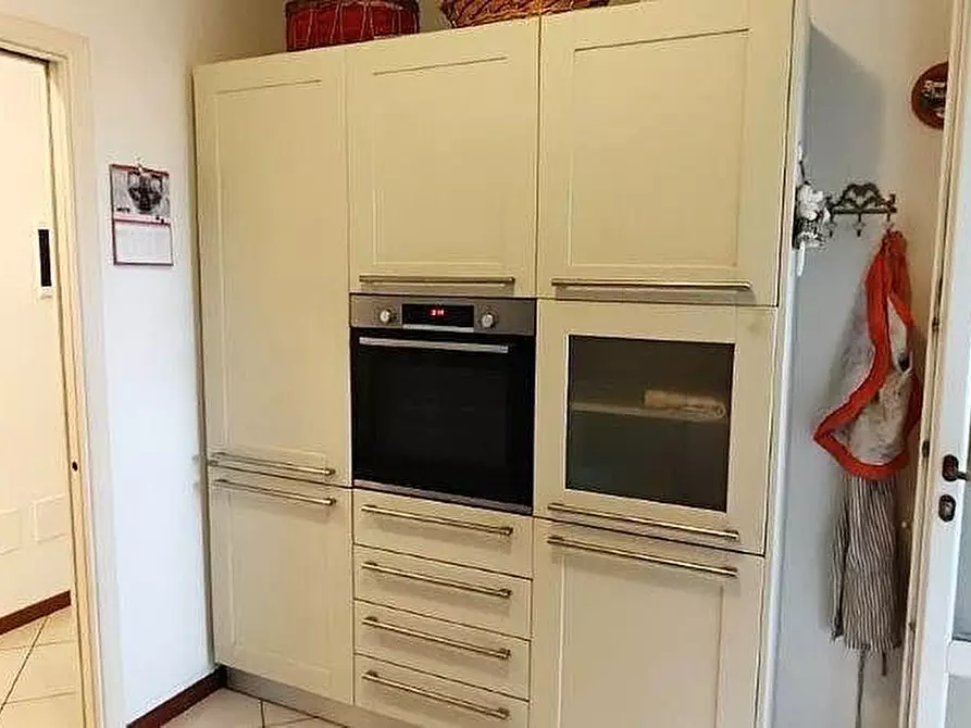 Immagine 11 di Casa bifamiliare in vendita  a Camaiore