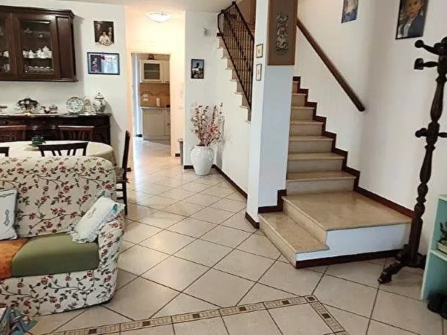 Immagine 2 di Casa bifamiliare in vendita  a Camaiore