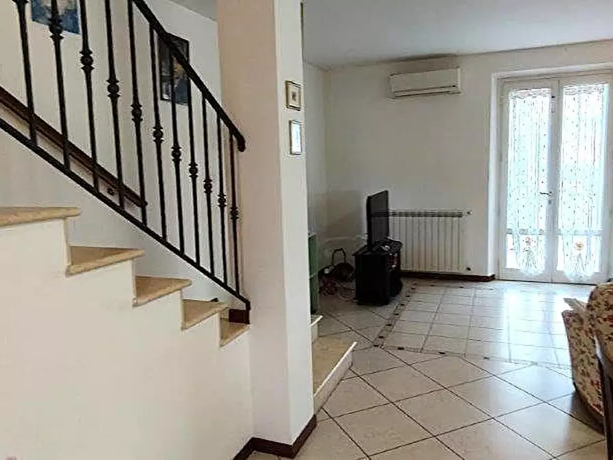 Immagine 5 di Casa bifamiliare in vendita  a Camaiore