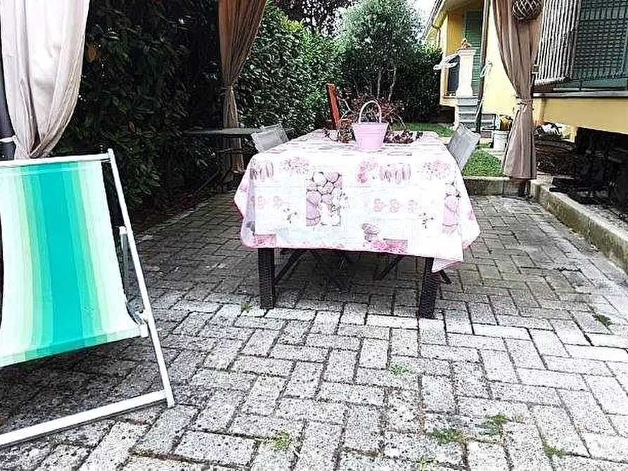 Immagine 15 di Casa bifamiliare in vendita  a Camaiore