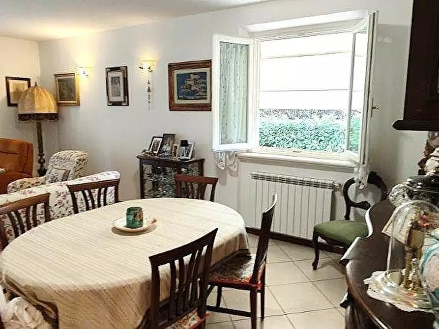 Immagine 6 di Casa bifamiliare in vendita  a Camaiore