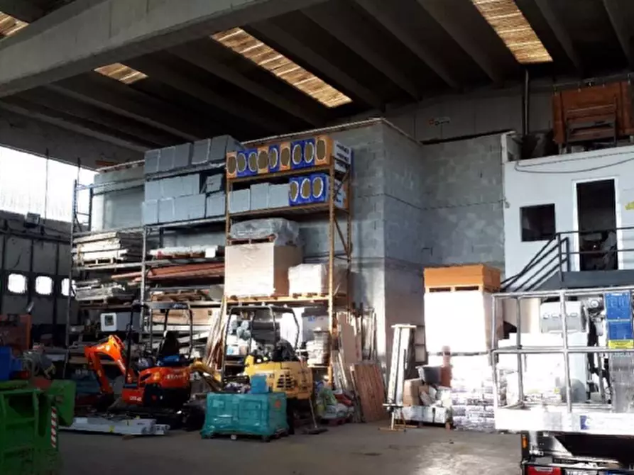 Immagine 15 di Capannone industriale in vendita  a Volpiano