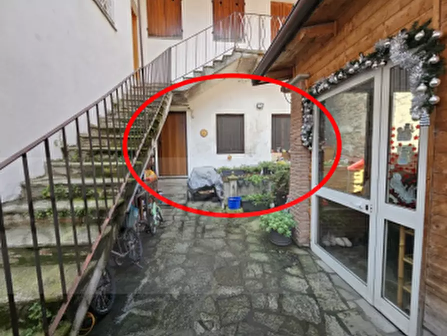 Immagine 16 di Palazzo in vendita  a Palazzo Canavese