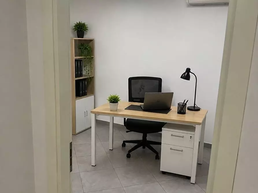 Immagine 26 di Laboratorio in affitto  a Montelupo Fiorentino