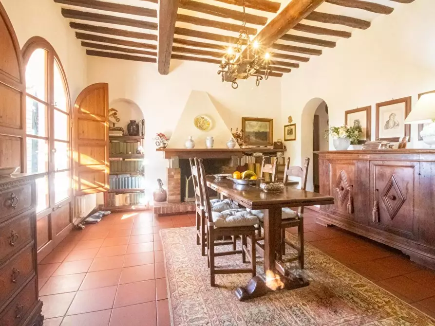 Immagine 2 di Villa in vendita  a San Giuliano Terme