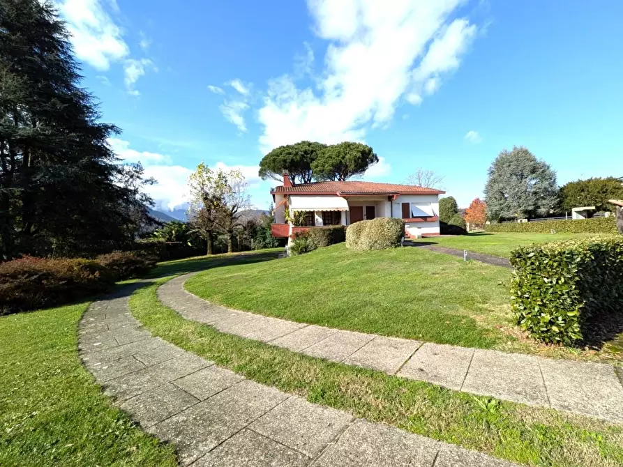 Immagine 3 di Villa in vendita  a Barga