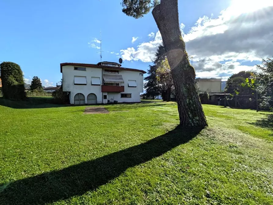 Immagine 4 di Villa in vendita  a Barga