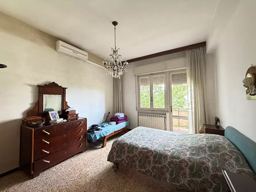 Immagine 17 di Appartamento in vendita  a Lucca