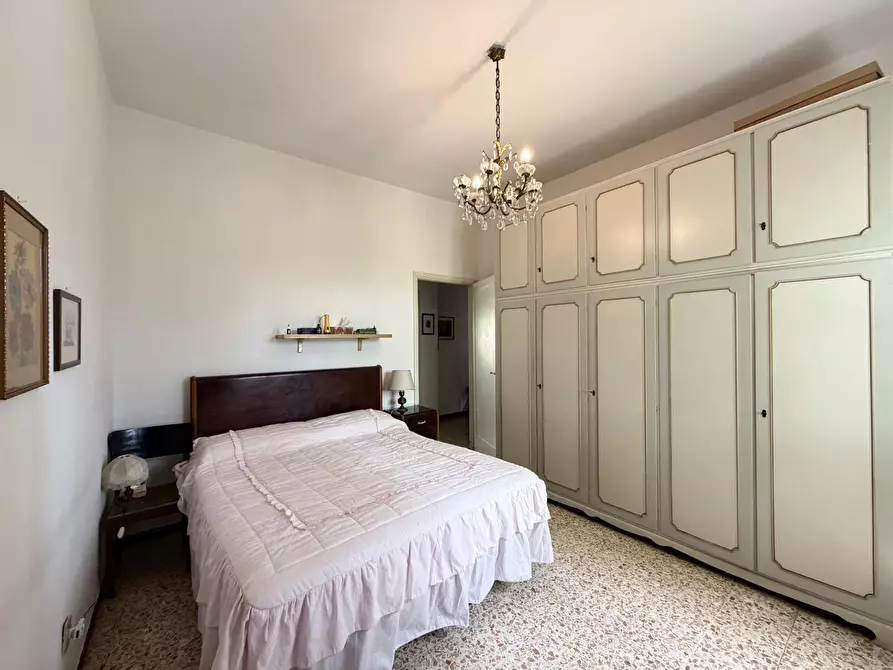 Immagine 12 di Appartamento in vendita  a Lucca