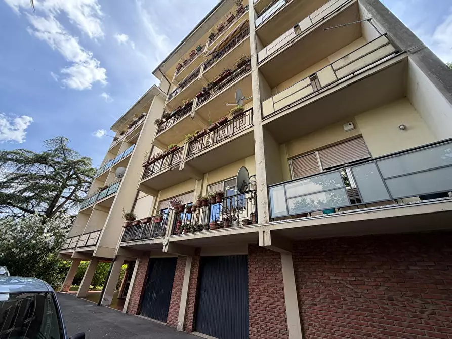 Immagine 1 di Appartamento in vendita  a Lucca