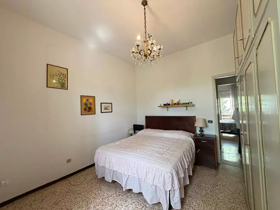 Immagine 13 di Appartamento in vendita  a Lucca