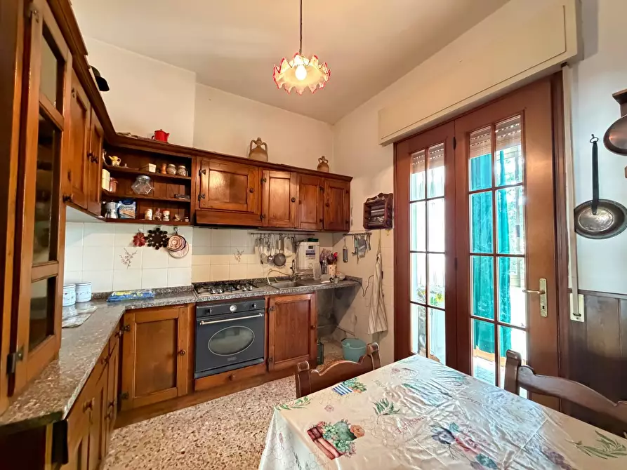 Immagine 9 di Appartamento in vendita  a Lucca