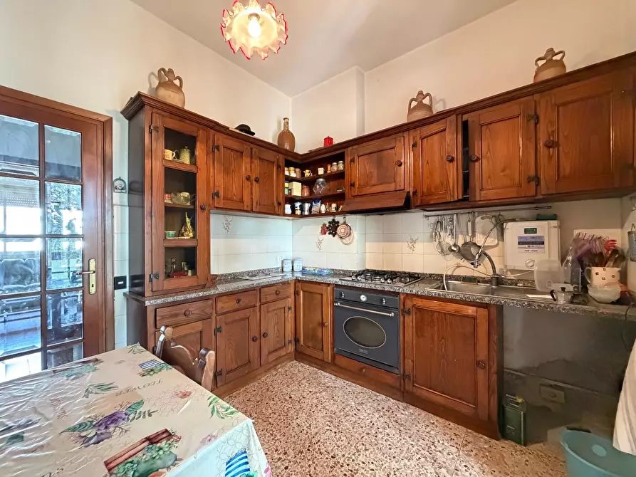 Immagine 8 di Appartamento in vendita  a Lucca
