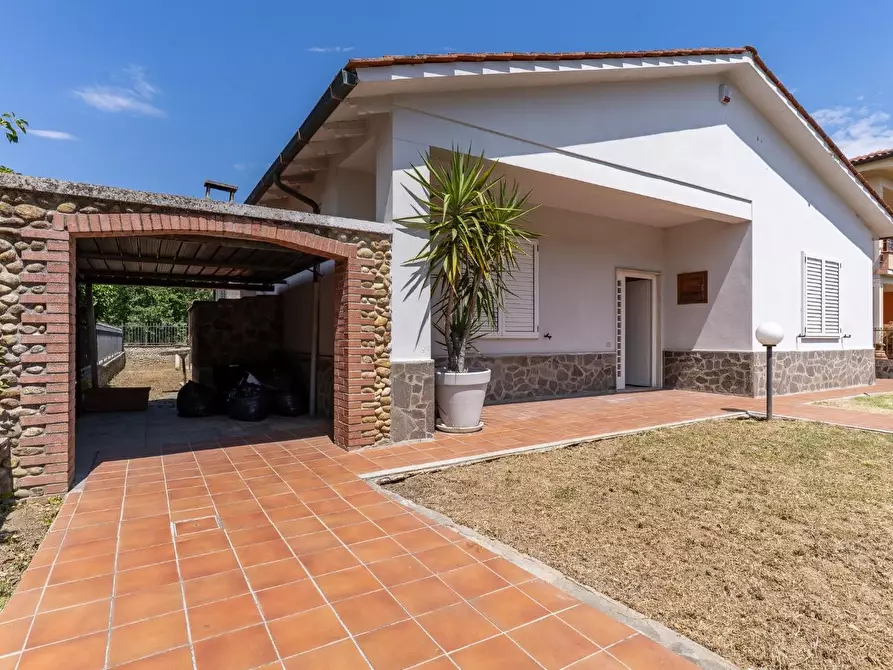 Immagine 6 di Villa in vendita  a Montelupo Fiorentino