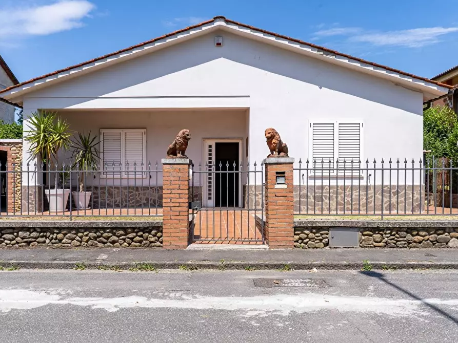 Immagine 2 di Villa in vendita  a Montelupo Fiorentino