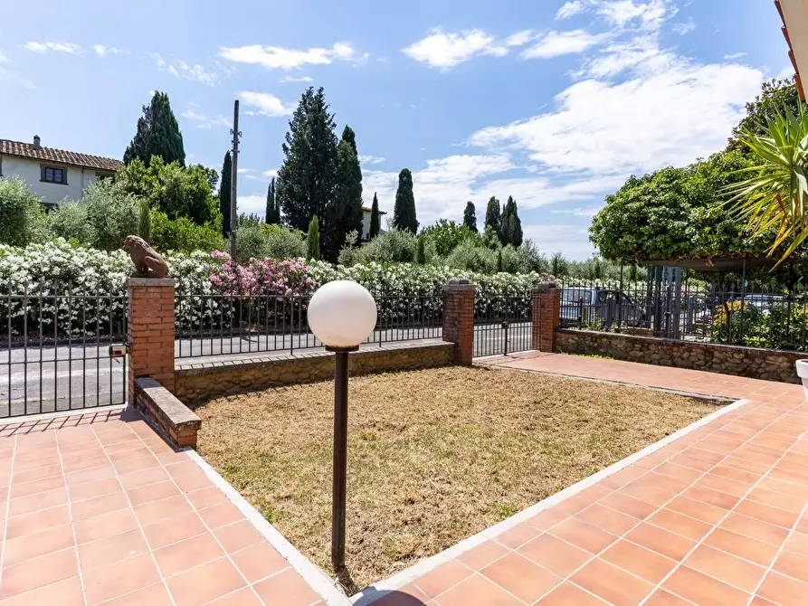 Immagine 9 di Villa in vendita  a Montelupo Fiorentino