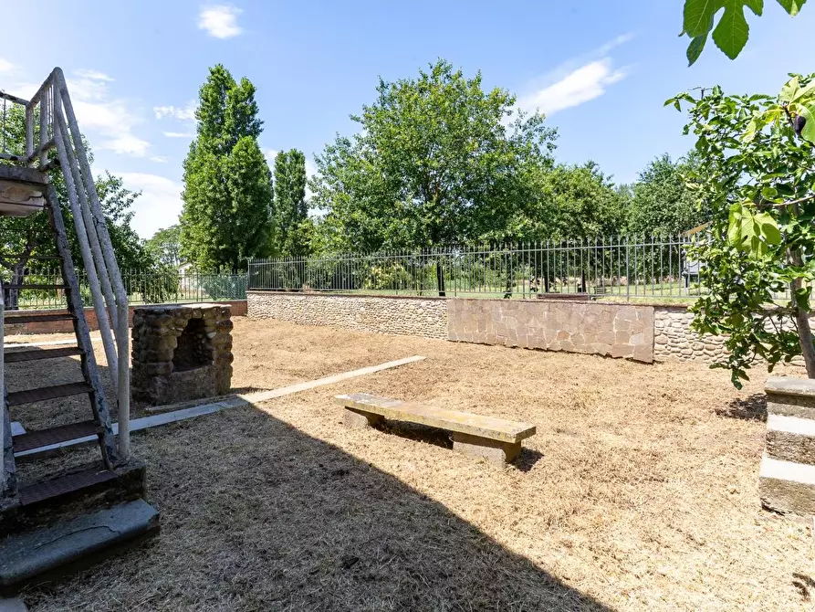 Immagine 18 di Villa in vendita  a Montelupo Fiorentino