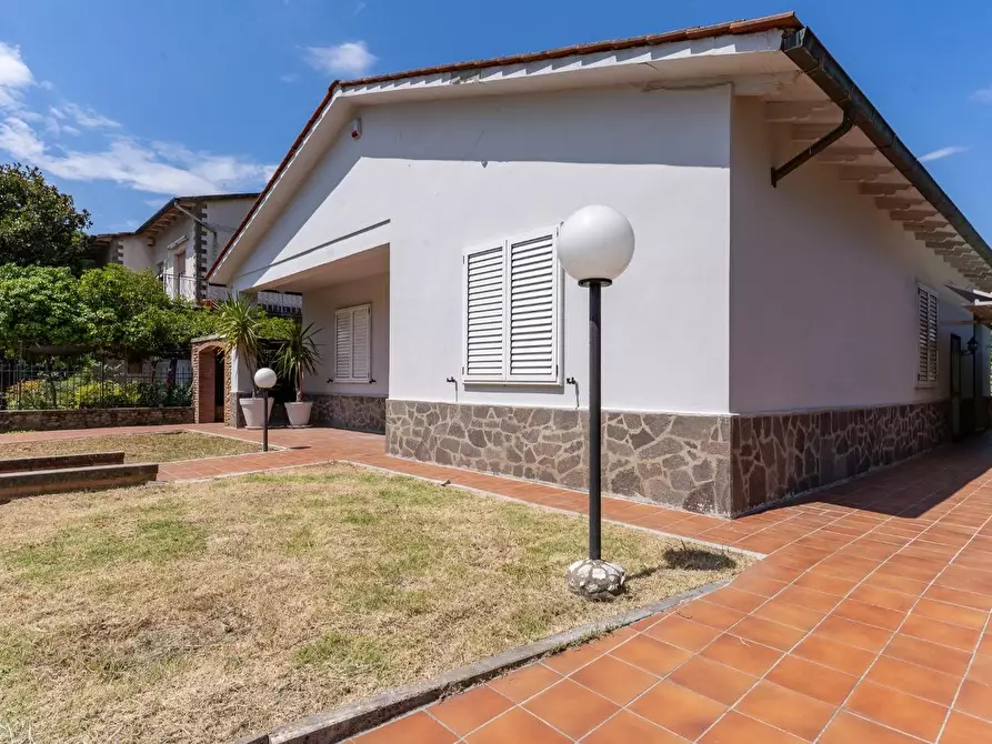 Immagine 3 di Villa in vendita  a Montelupo Fiorentino