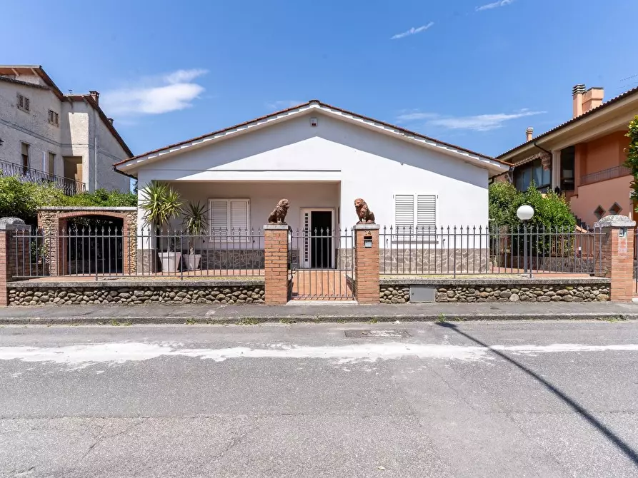 Immagine 1 di Villa in vendita  a Montelupo Fiorentino
