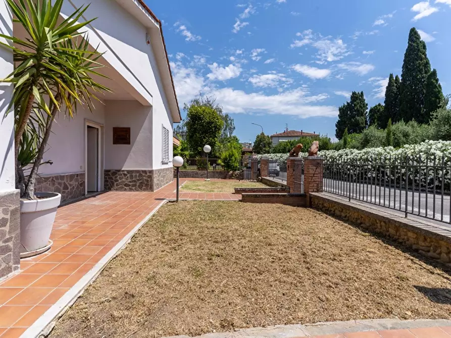 Immagine 8 di Villa in vendita  a Montelupo Fiorentino