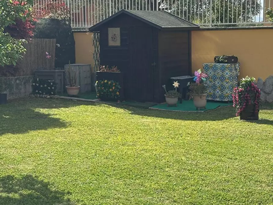 Immagine 3 di Villa in vendita  a Castelnuovo Magra