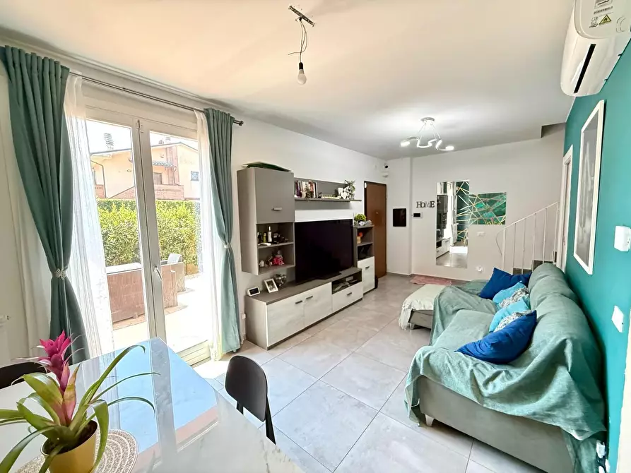 Immagine 2 di Casa bifamiliare in vendita  a Pontedera