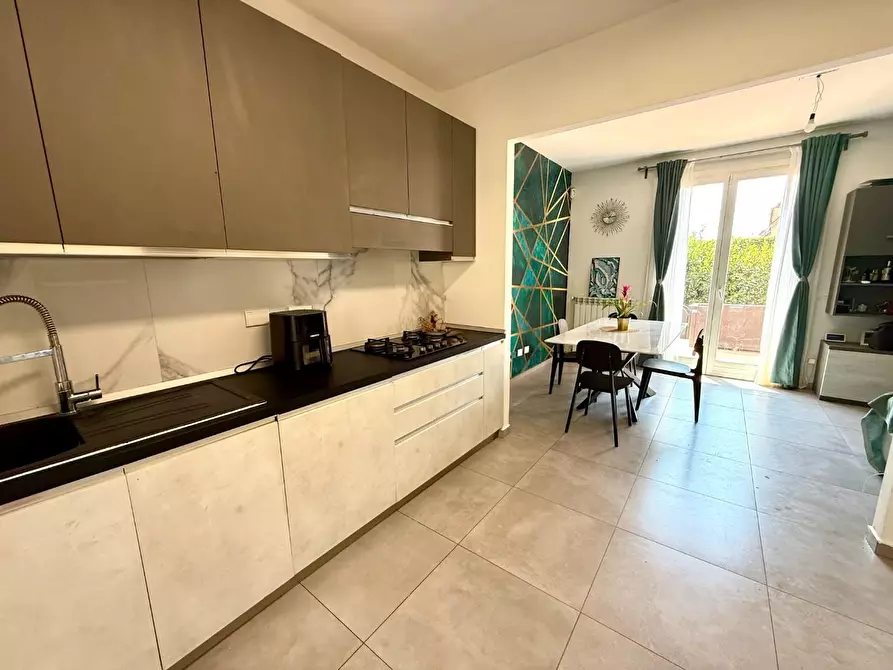 Immagine 14 di Casa bifamiliare in vendita  a Pontedera