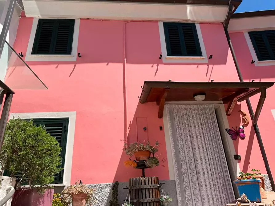 Immagine 21 di Terratetto in vendita  a Ortonovo