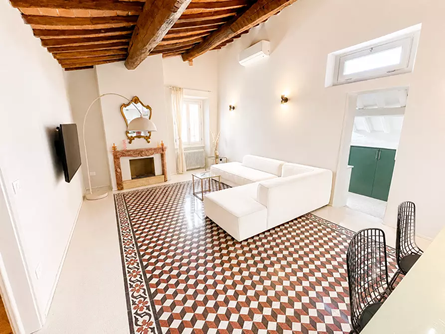 Immagine 5 di Appartamento in vendita  a Lucca
