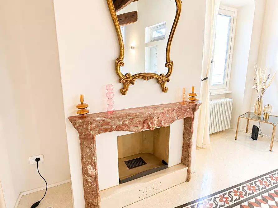 Immagine 4 di Appartamento in vendita  a Lucca