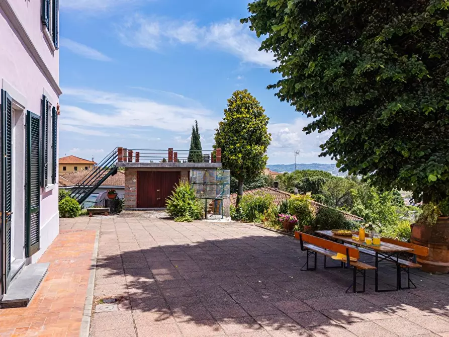 Immagine 3 di Villa in vendita  a Santa Maria A Monte