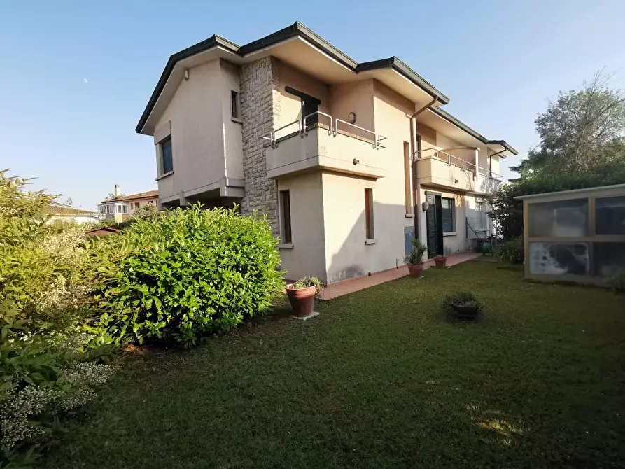 Immagine 1 di Casa bifamiliare in vendita  a Fucecchio