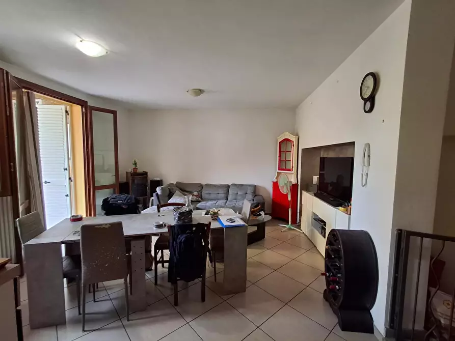 Immagine 12 di Appartamento in affitto  a Capraia E Limite