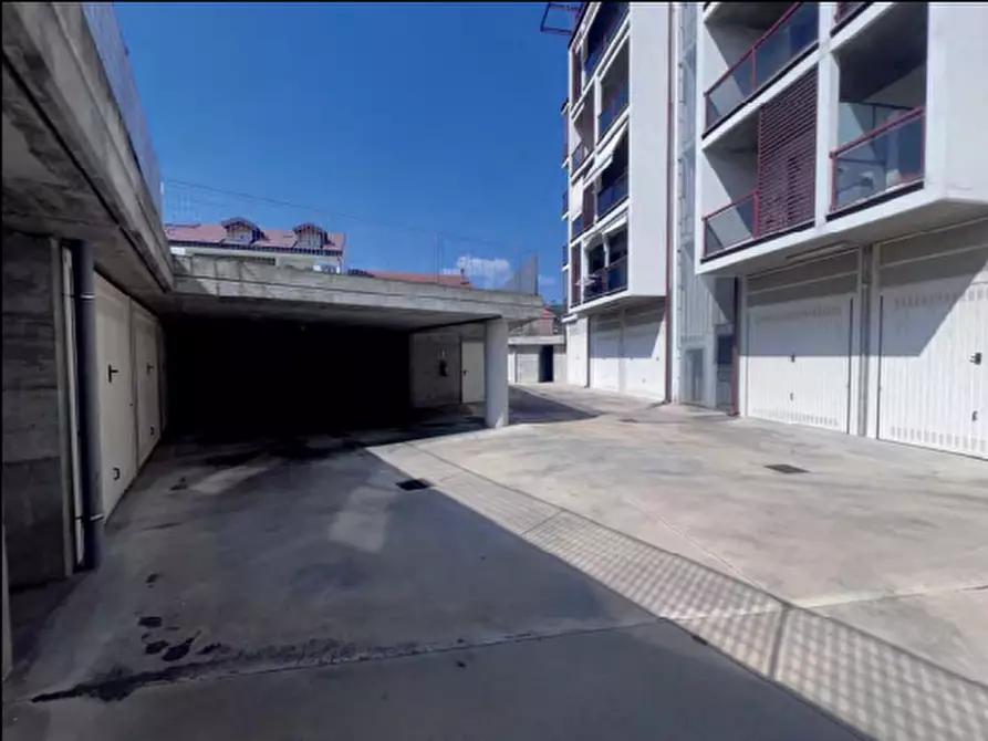 Immagine 1 di Magazzino in vendita  a Moncalieri