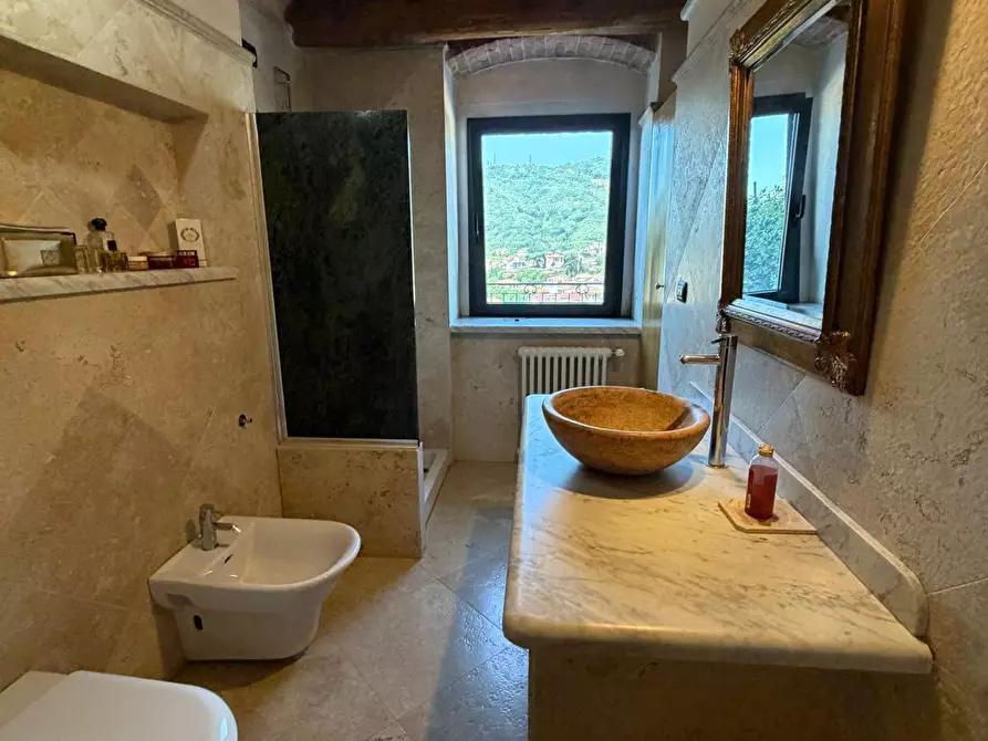 Immagine 18 di Villa in vendita  a Carrara
