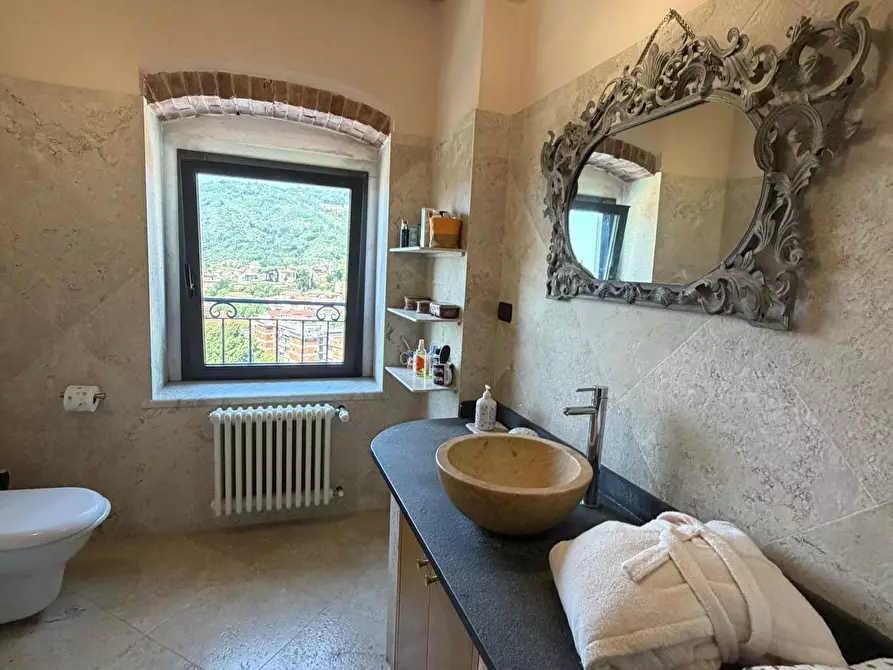 Immagine 32 di Villa in vendita  a Carrara