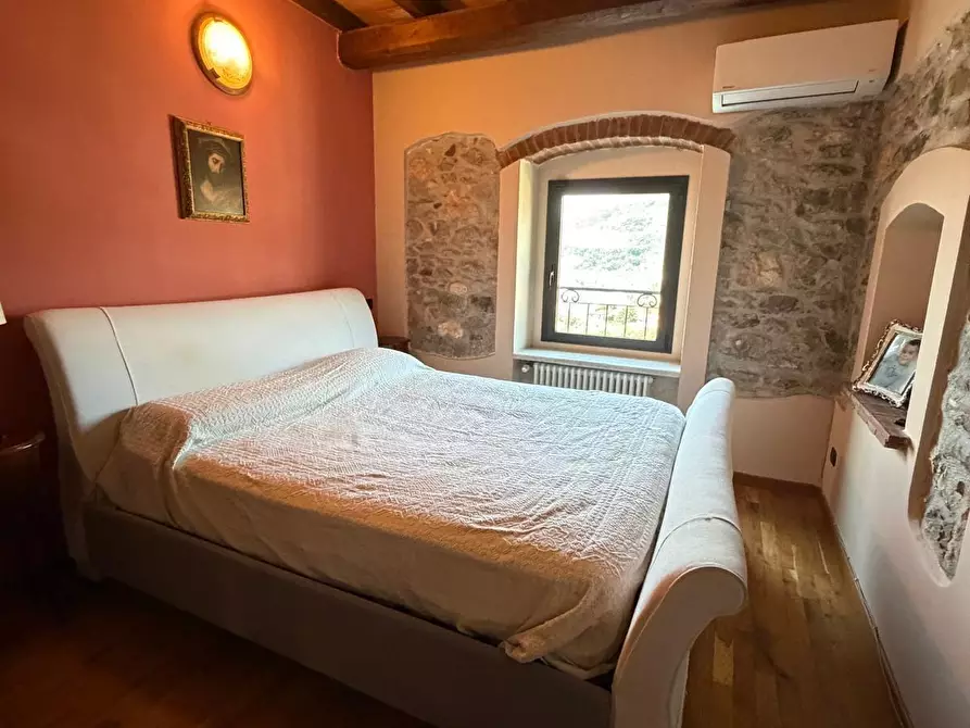 Immagine 17 di Villa in vendita  a Carrara
