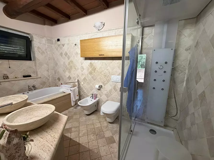 Immagine 13 di Villa in vendita  a Carrara