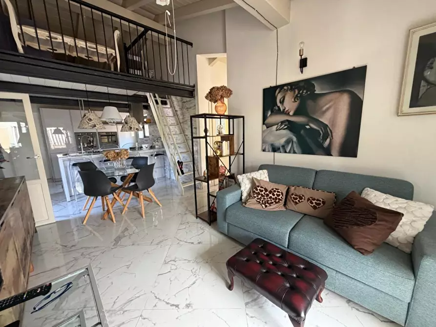 Immagine 38 di Villa in vendita  a Carrara