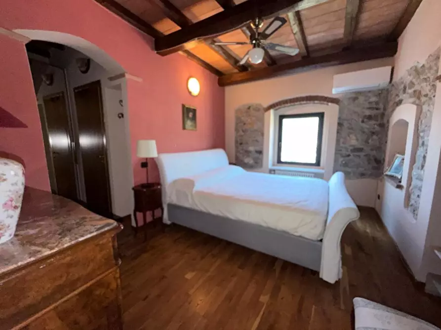 Immagine 12 di Villa in vendita  a Carrara