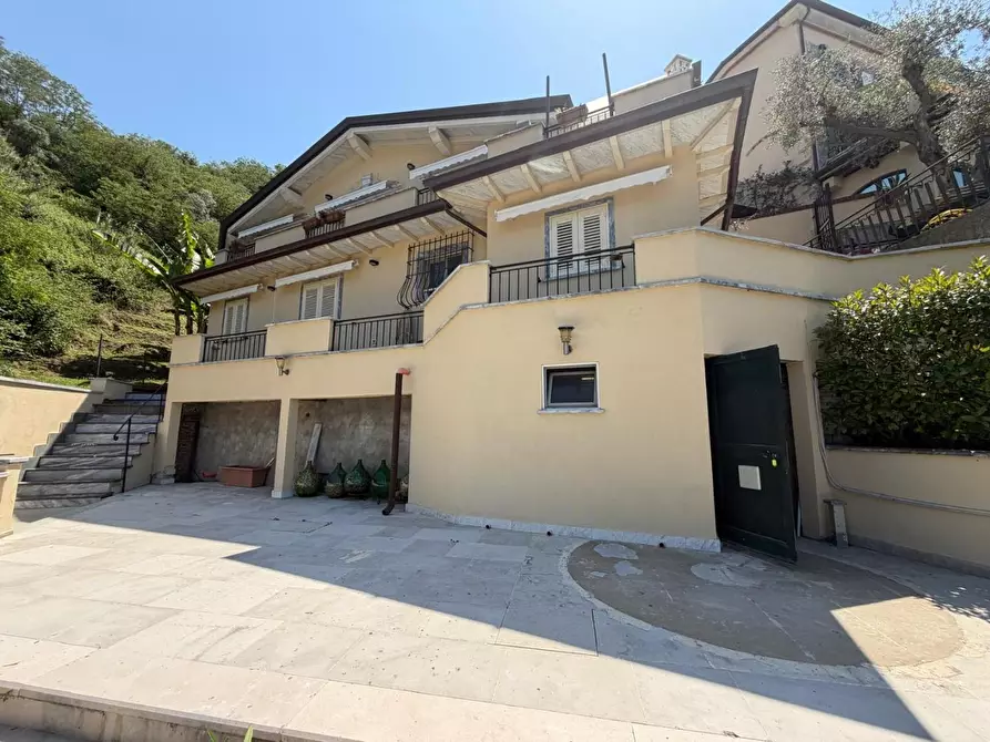 Immagine 7 di Villa in vendita  a Carrara