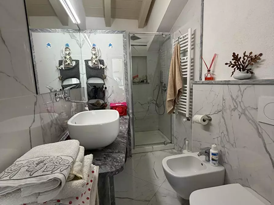 Immagine 27 di Villa in vendita  a Carrara