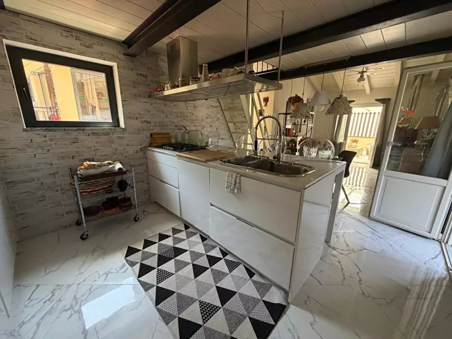 Immagine 24 di Villa in vendita  a Carrara