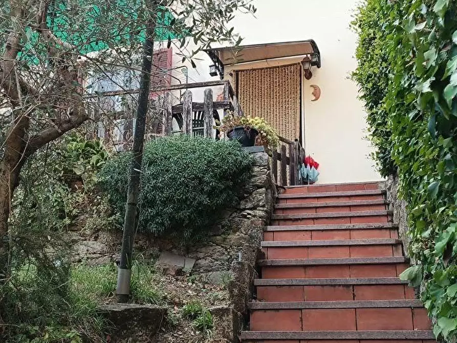 Immagine 1 di Casa semindipendente in vendita  a Ortonovo